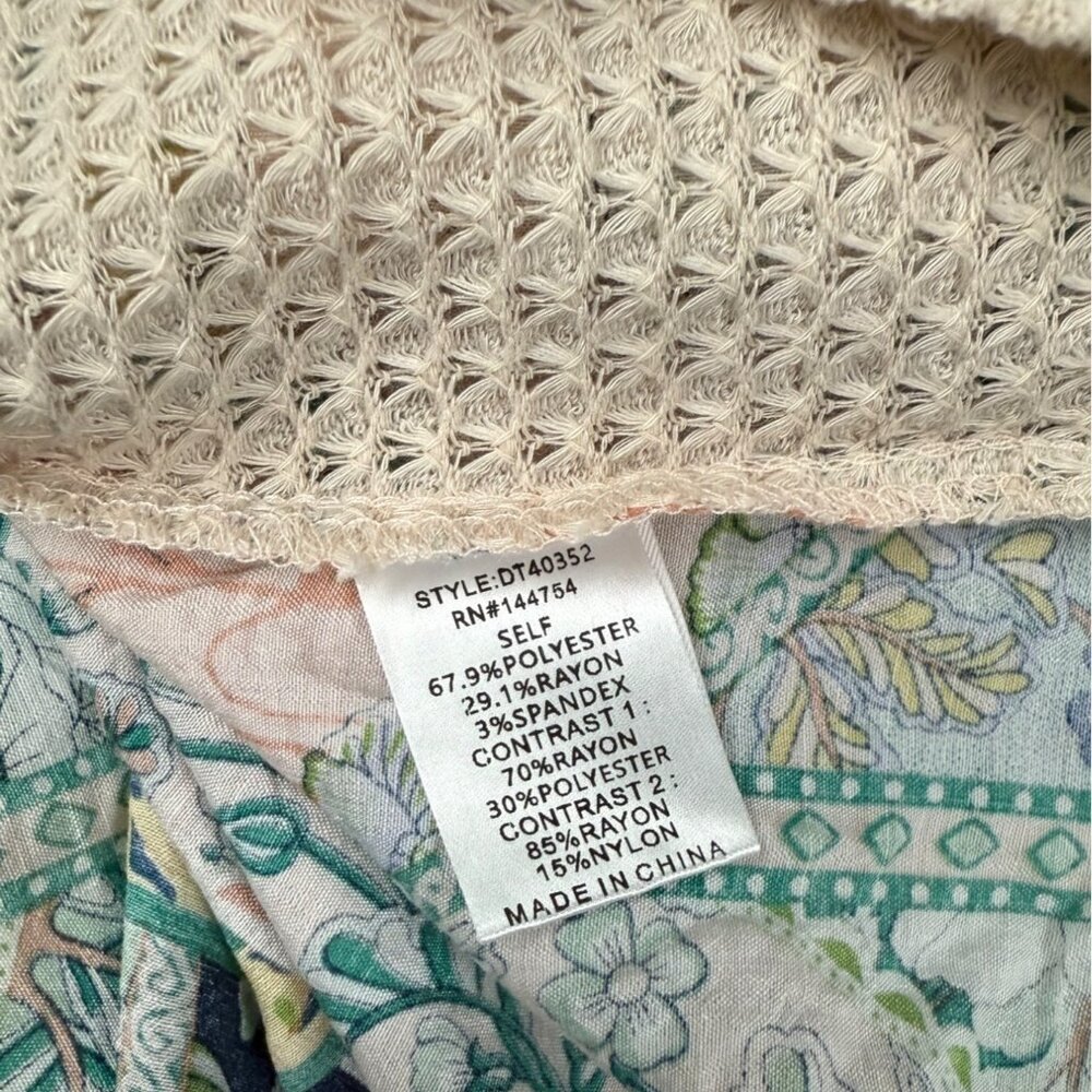 NEW MEDIUM Davi & Dani Thermal Flower Patchwork Appliqué Balloon Sleeve Top - Picture 9 of 10